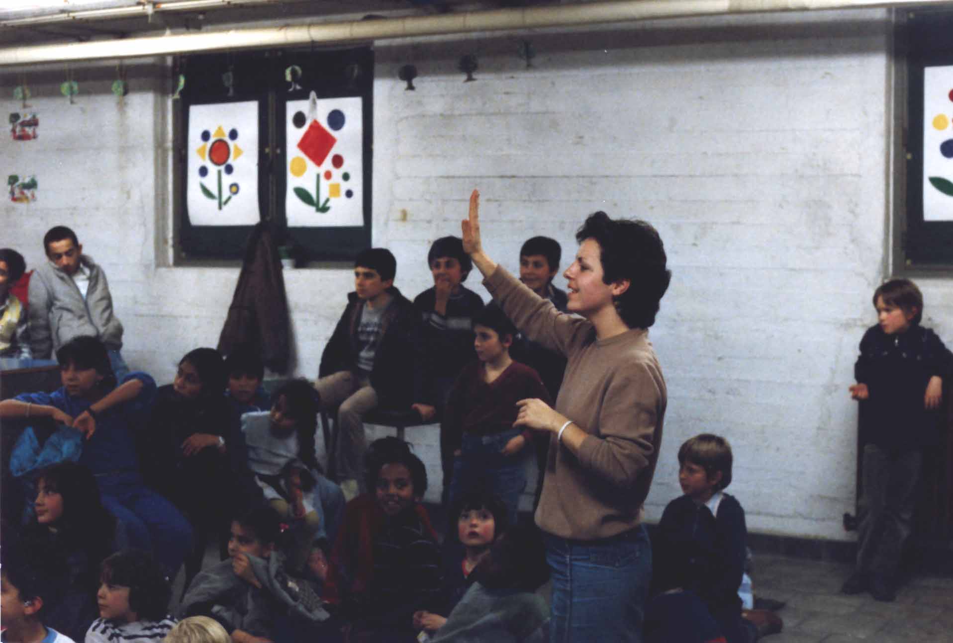 Iuccia Saponara anime une activit parascolaire - 1985
